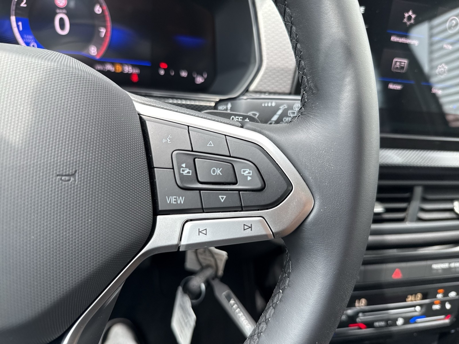 Volkswagen T-Cross 1.0 LIFE ACC LM17 NAVI CARPLAY SITZHEIZ.