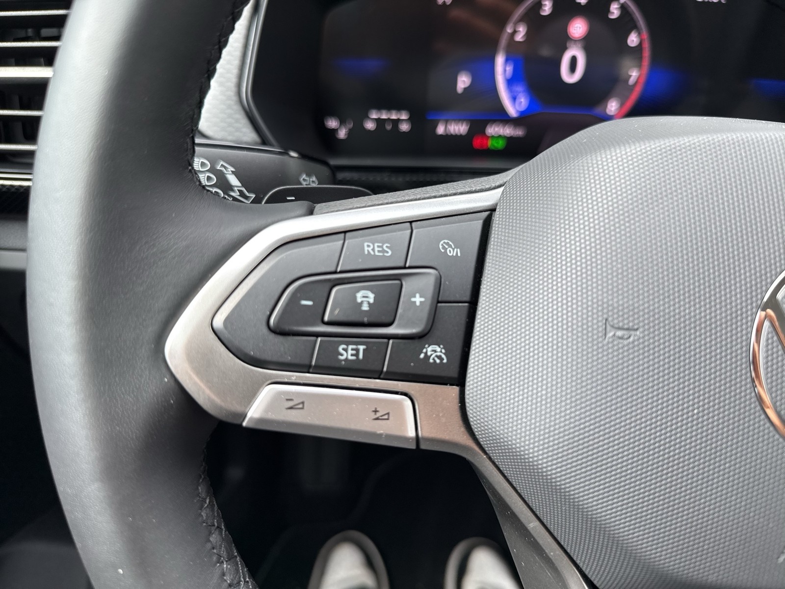 Volkswagen T-Cross 1.0 LIFE ACC LM17 NAVI CARPLAY SITZHEIZ.