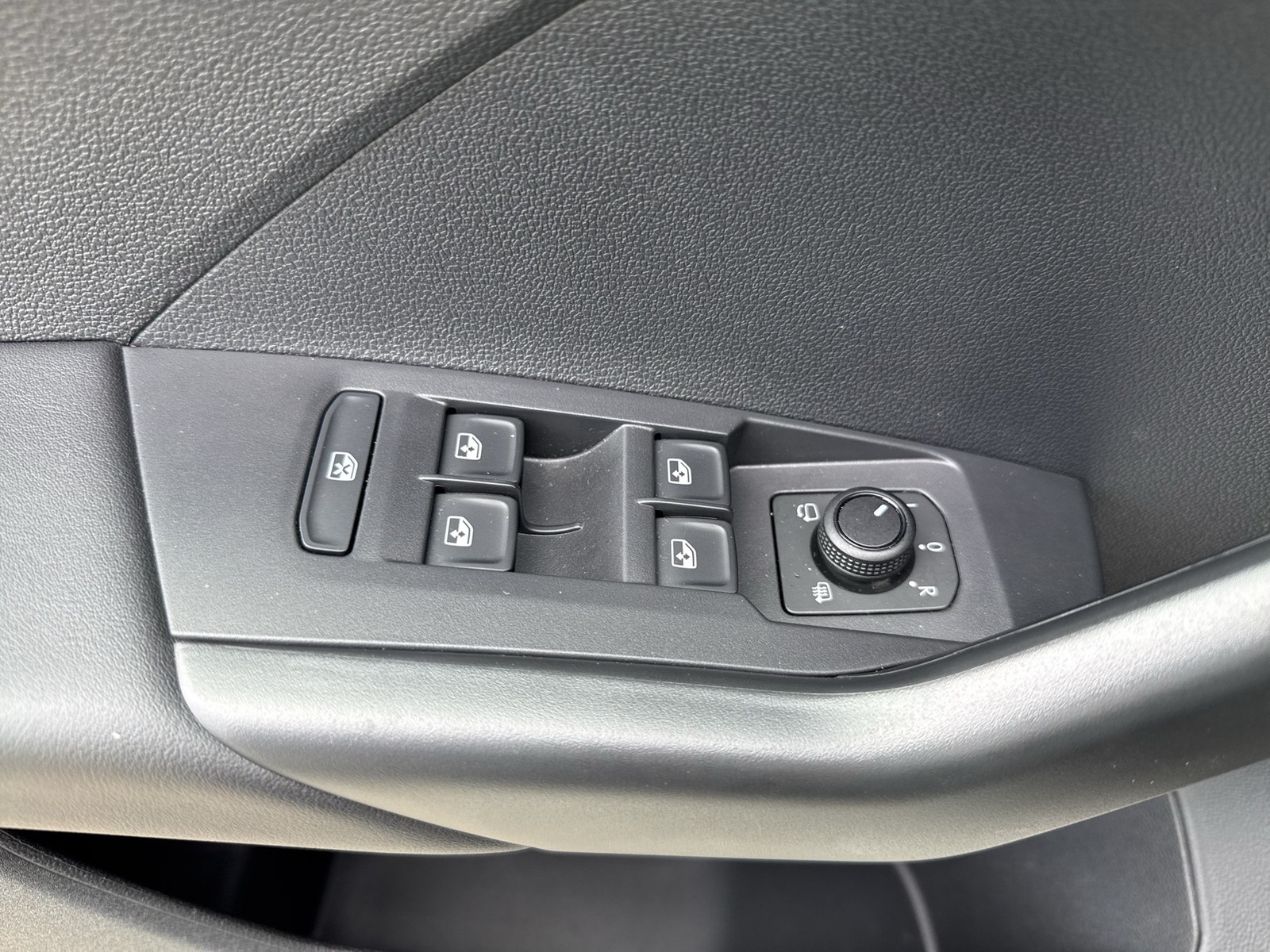 Volkswagen T-Cross 1.0 LIFE ACC LM17 NAVI CARPLAY SITZHEIZ.