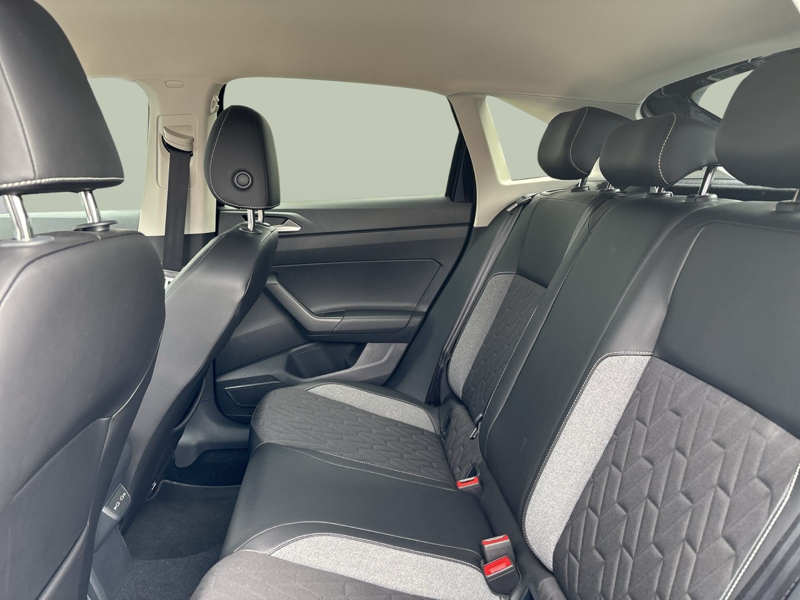 Volkswagen Taigo 1.0 GOAL CAM ACC LM17 NAVI CARPLAY SITZHZ.