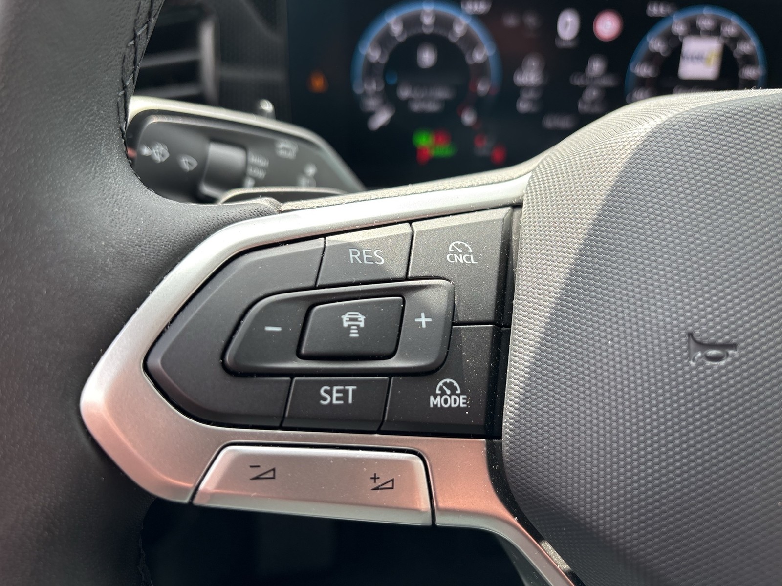 Volkswagen Passat Variant 1.5 eTSI BUSINESS CAM ACC EKLAPPE