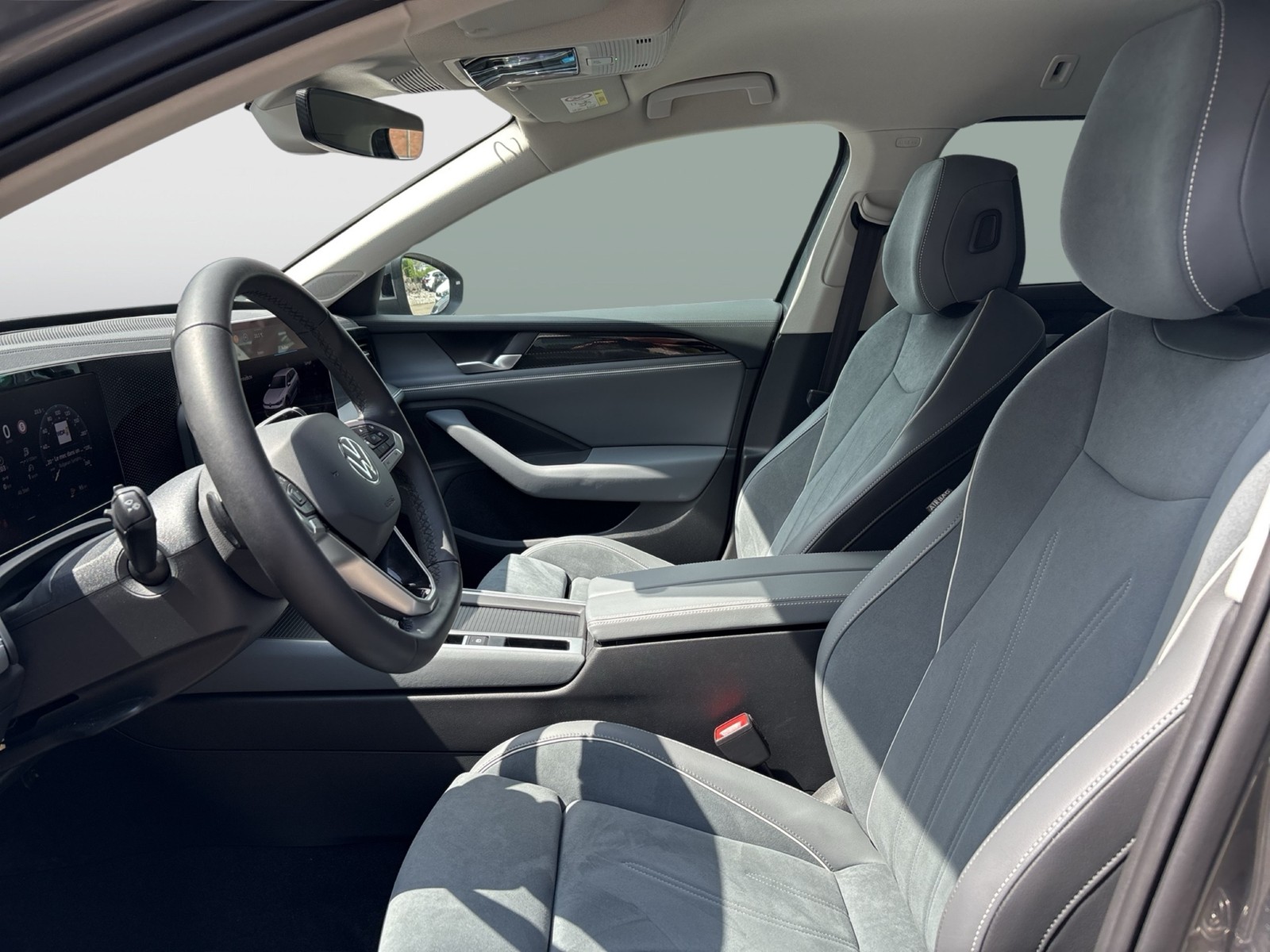 Volkswagen Passat Variant 1.5 eTSI BUSINESS CAM ACC EKLAPPE