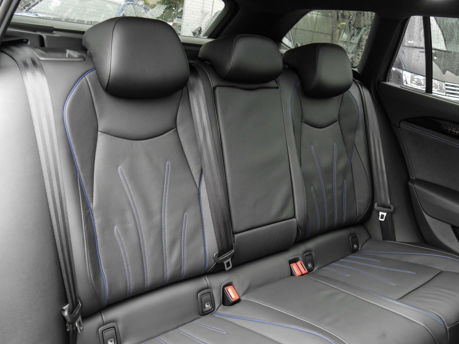 Volkswagen Passat Variant 2.0 R-LINE 4X4 NEUESMODELL AHK 19Z