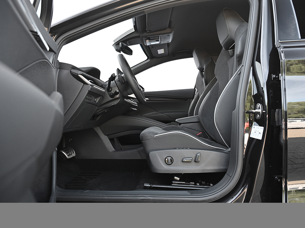 Skoda Elroq 85 SPORTLINE AHK 360CAM LM20 E-KLAPPE NAVI