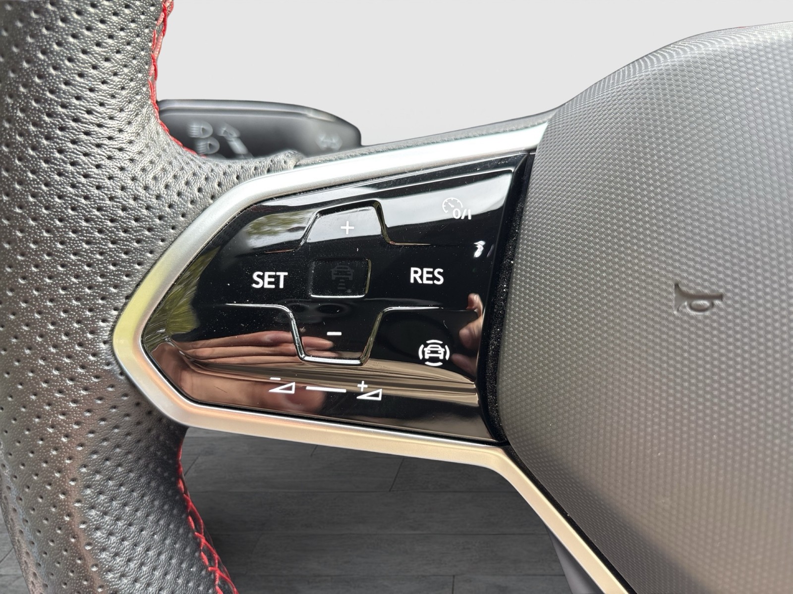 Volkswagen Golf 2.0 GTI ALU CARPLAY LED+ EINPARKHILFE