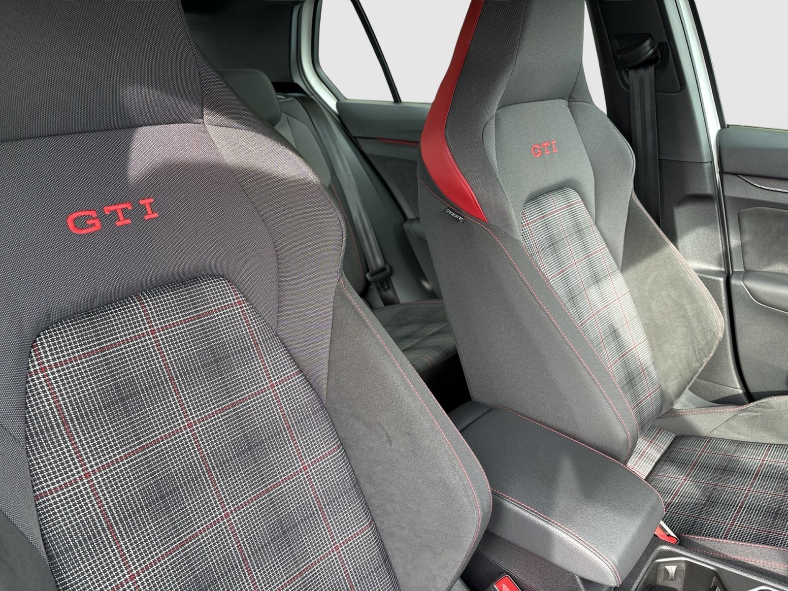 Volkswagen Golf 2.0 GTI ALU CARPLAY LED+ EINPARKHILFE