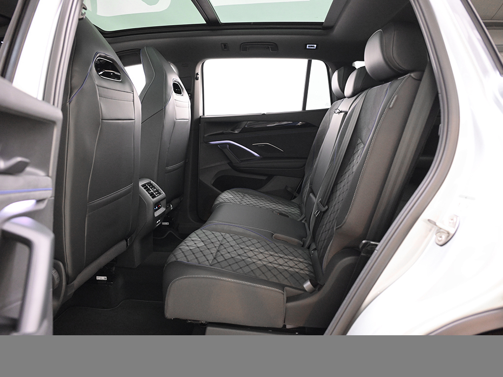 Volkswagen Tayron 2.0 TDI 4MOTION R-LINE DSG BLACKSTYLE AHK PANO LM20