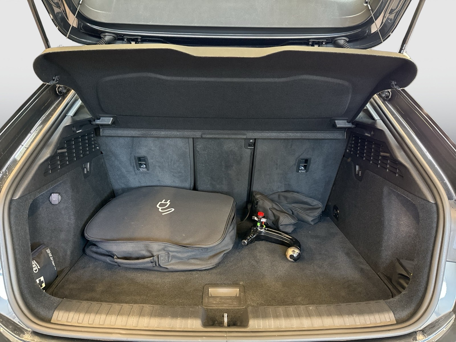 Audi A3 Sportback 40 HYBRID advanced AHK CAM ACC NAVI+