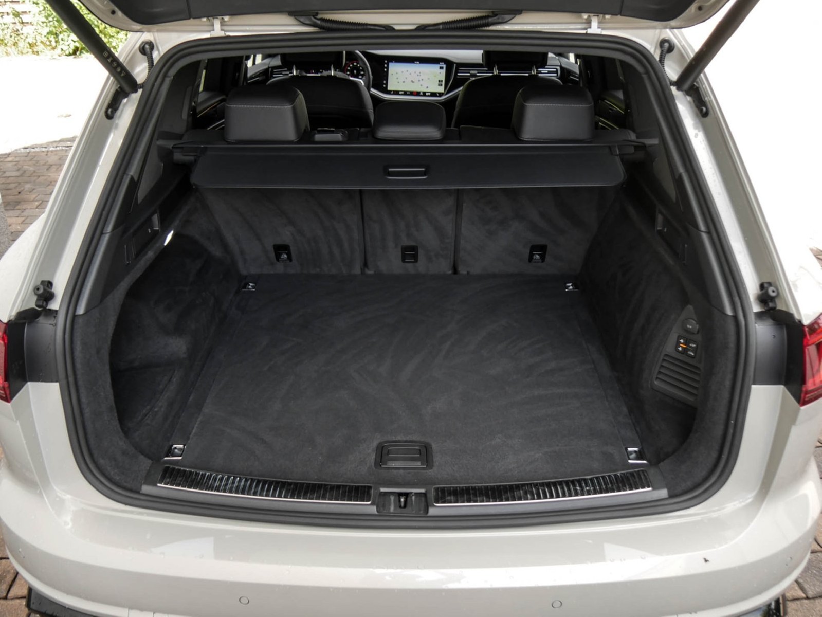 Volkswagen Touareg V6 R-LINE NEUES MODELL AHK CAM ACC LM19