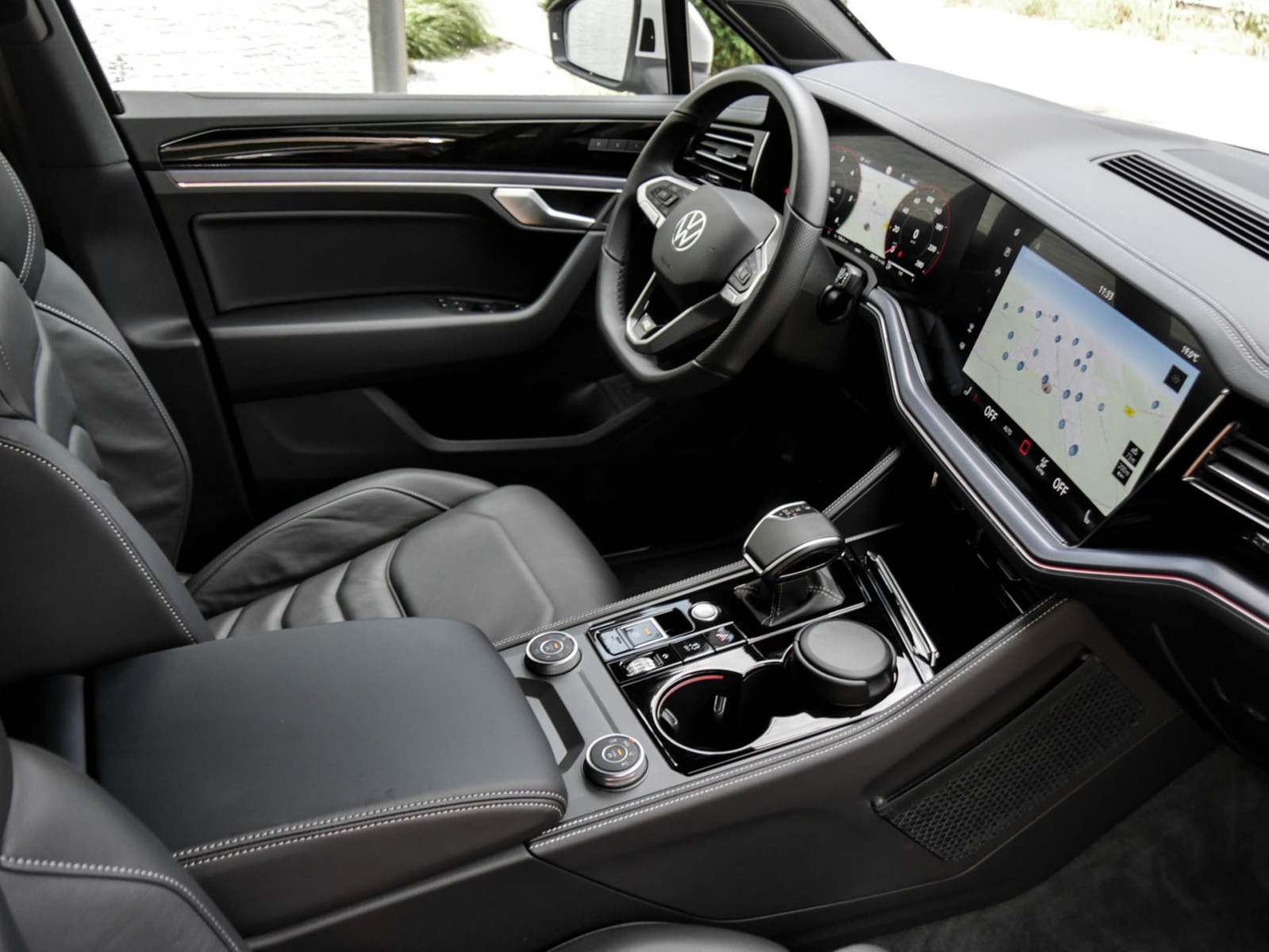 Volkswagen Touareg V6 R-LINE NEUES MODELL AHK CAM ACC LM19