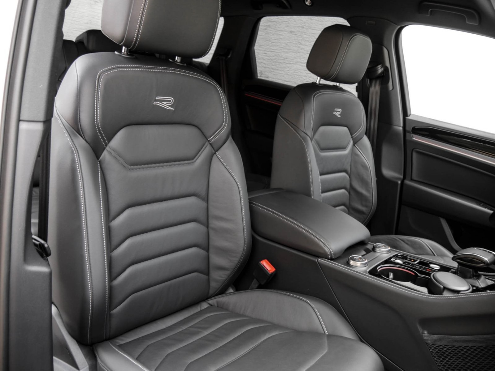 Volkswagen Touareg V6 R-LINE NEUES MODELL AHK CAM ACC LM19