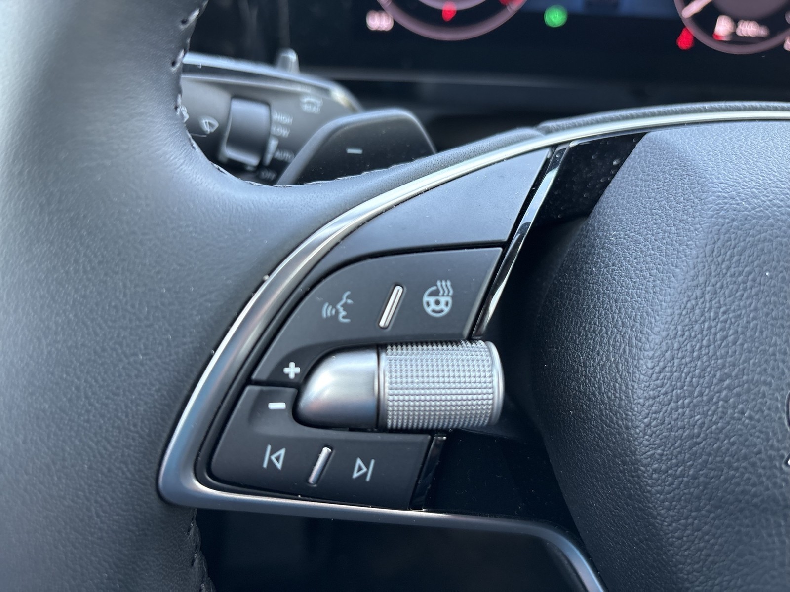 Skoda Kodiaq 2.0 SELECTION 4X4 7SITZE AHK CAM ACC LM18
