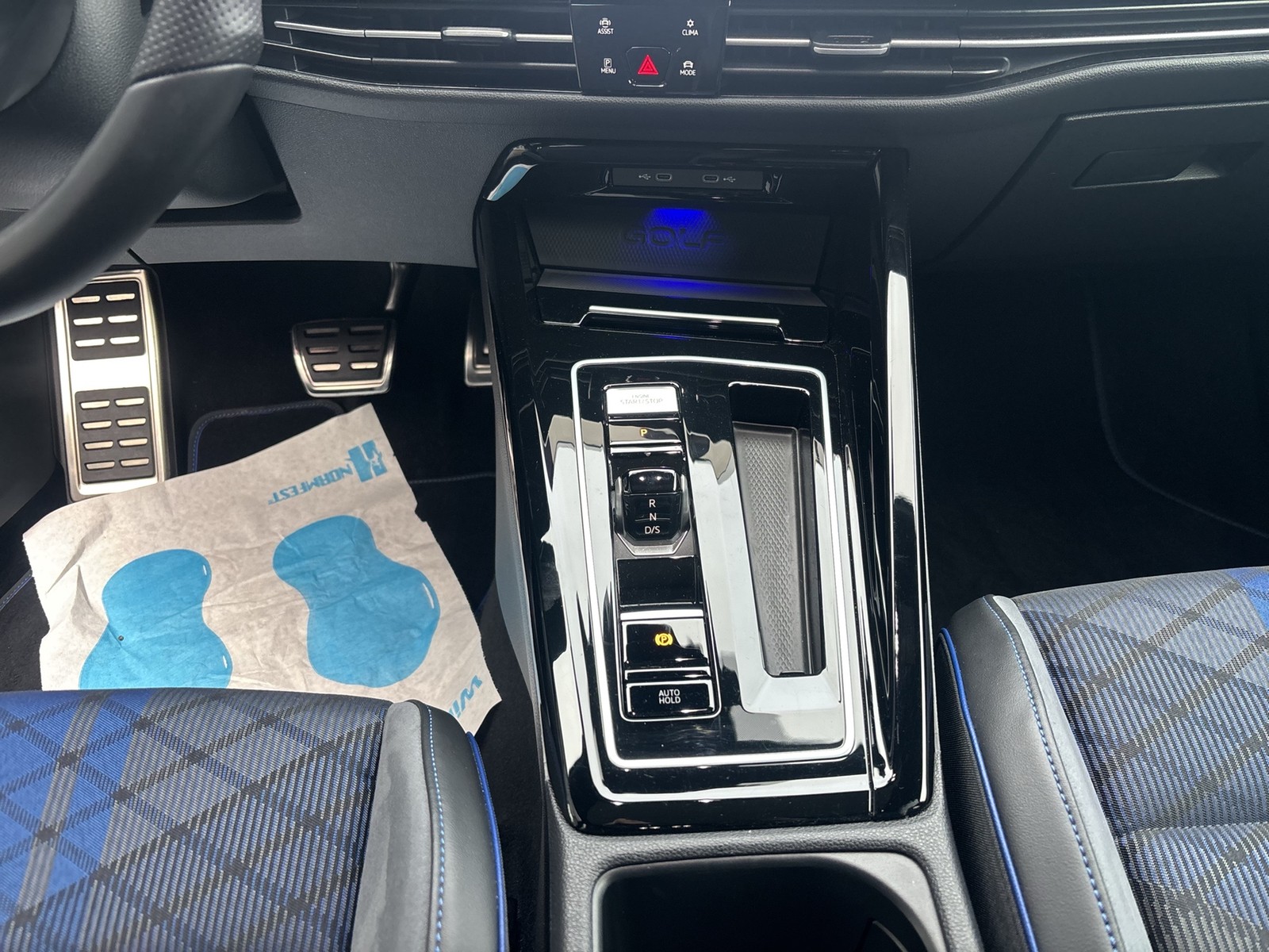 Volkswagen Golf VIII 2.0 R PANO 4X4 ACC ALU19" LED+