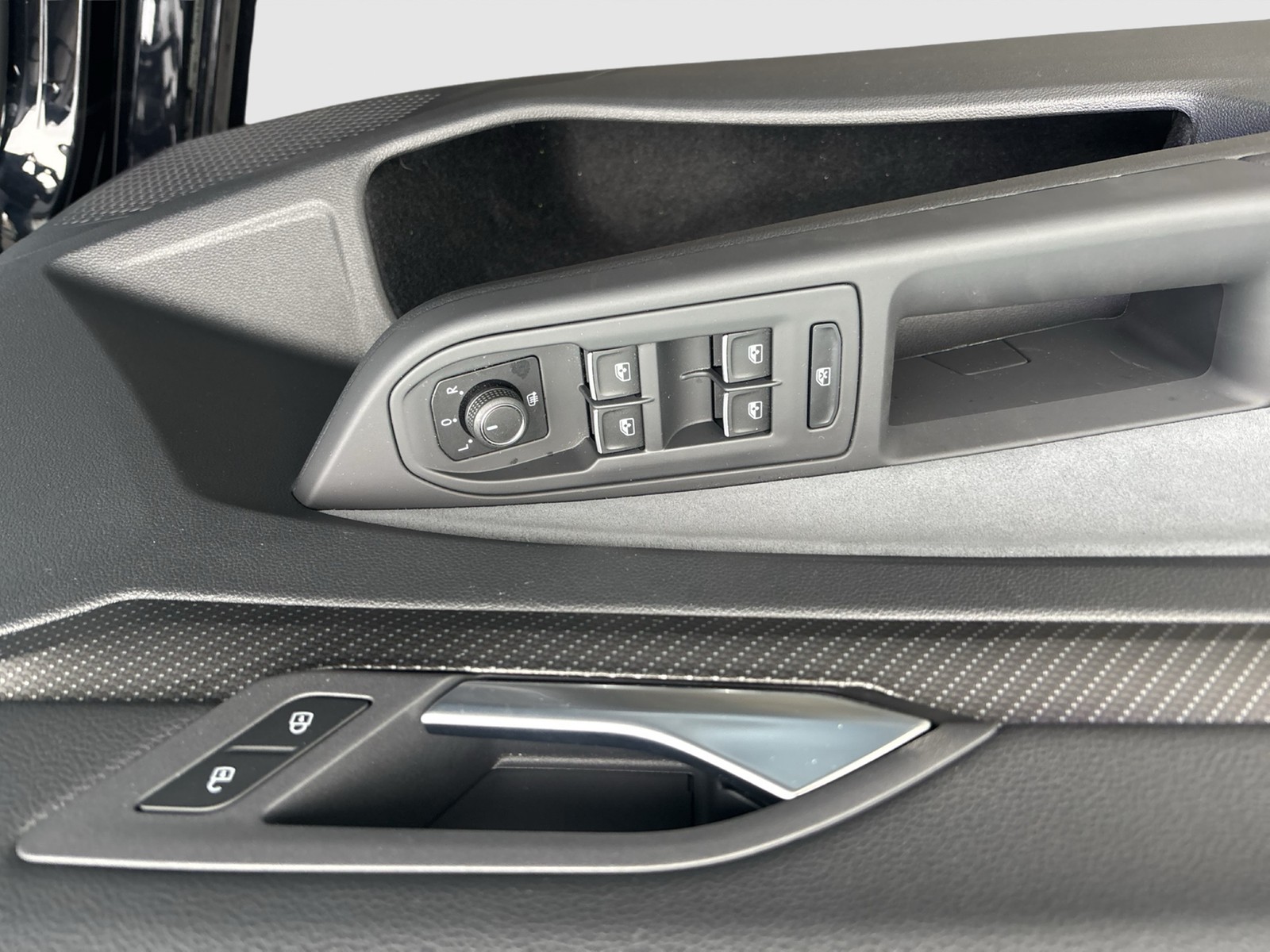 Volkswagen Golf VIII 2.0 R PANO 4X4 ACC ALU19" LED+