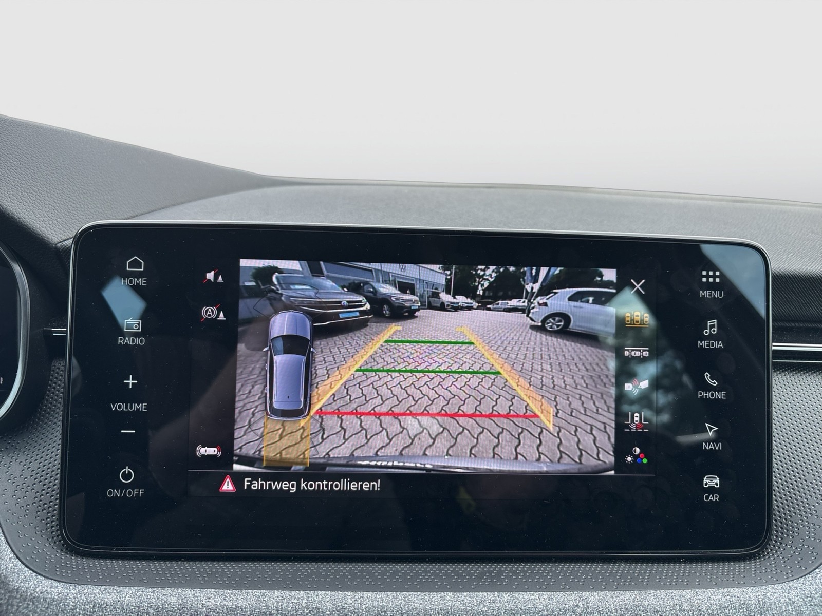 Skoda Kamiq 1.5 SELECTION CAM ACC NAVI CARPLAY SITZHZ.