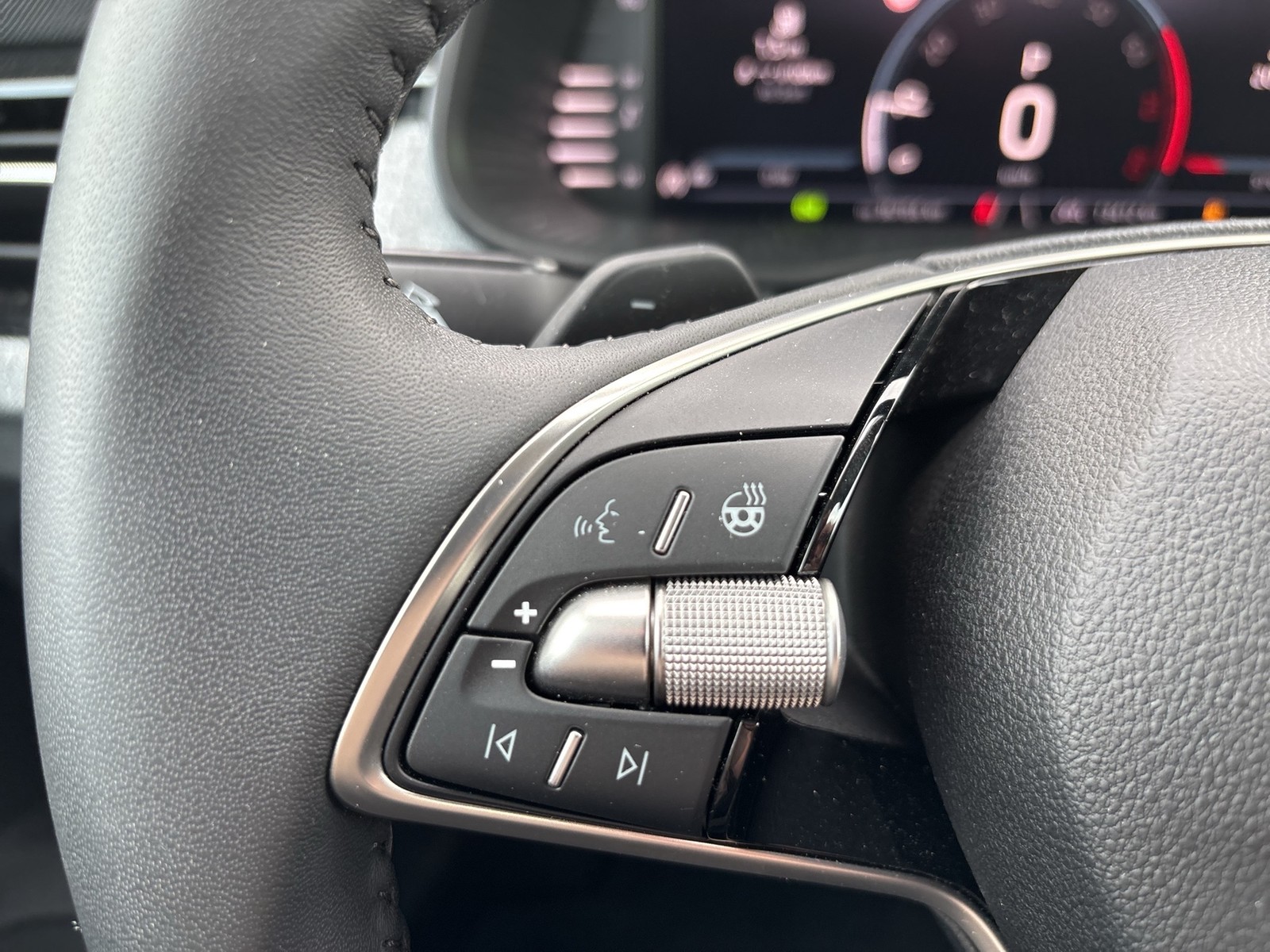 Skoda Kamiq 1.5 SELECTION CAM ACC NAVI CARPLAY SITZHZ.