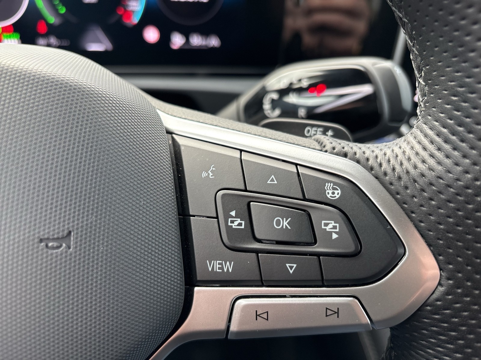 Volkswagen Tiguan 1.5 HYBRID R-LINE AHK 360CAM ACC LM19