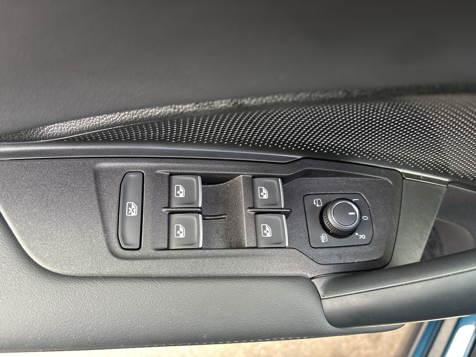 Volkswagen Tiguan 1.5 HYBRID R-LINE AHK 360CAM ACC LM19