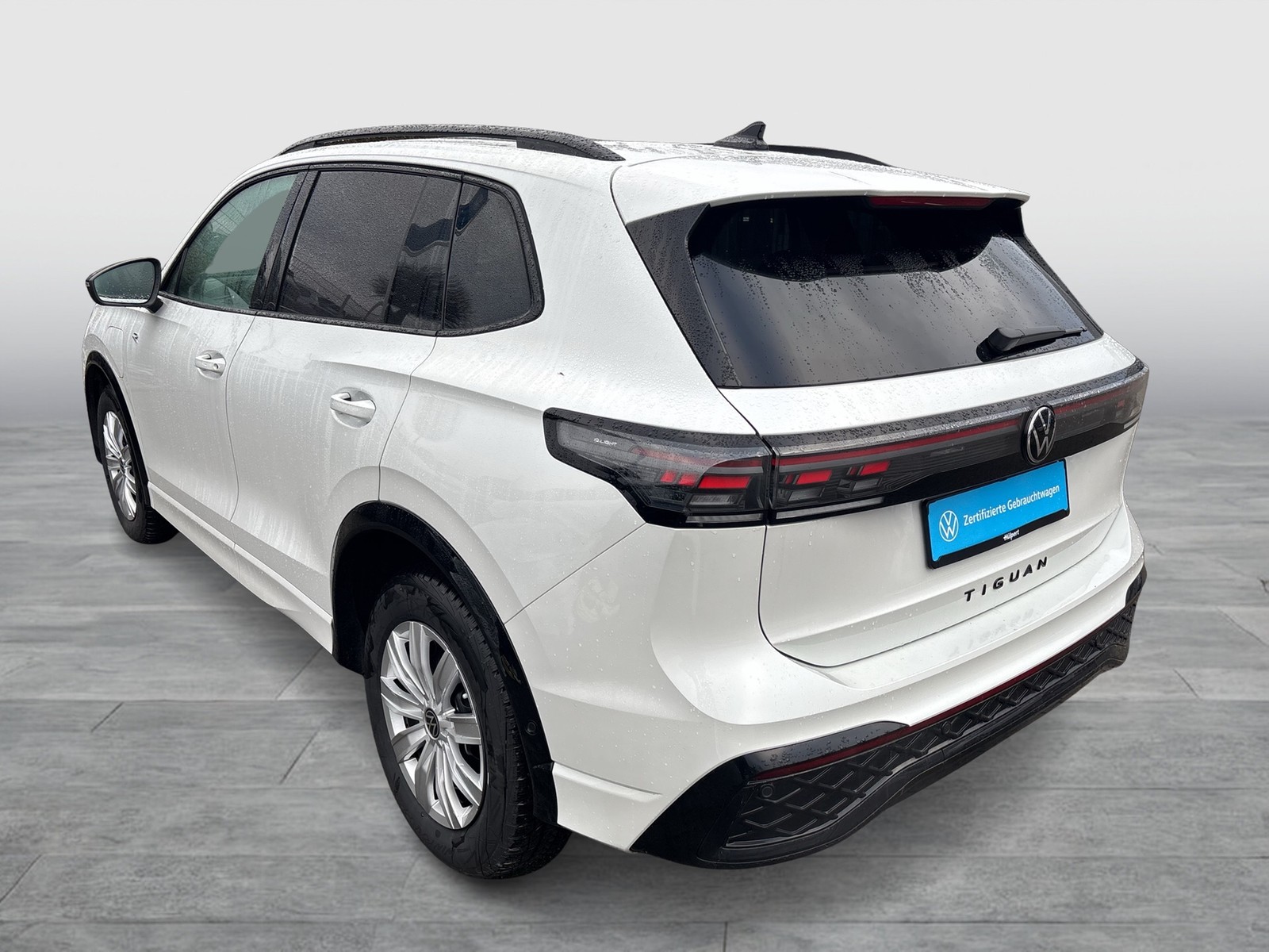 Volkswagen Tiguan 1.5 HYBRID R-LINE PANO AHK 360CAM LM19