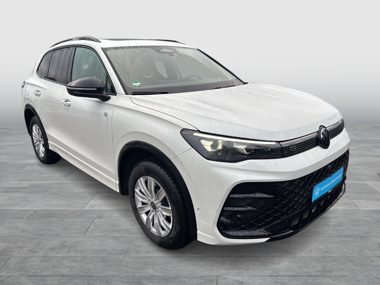 Volkswagen Tiguan 1.5 HYBRID R-LINE PANO AHK 360CAM LM19