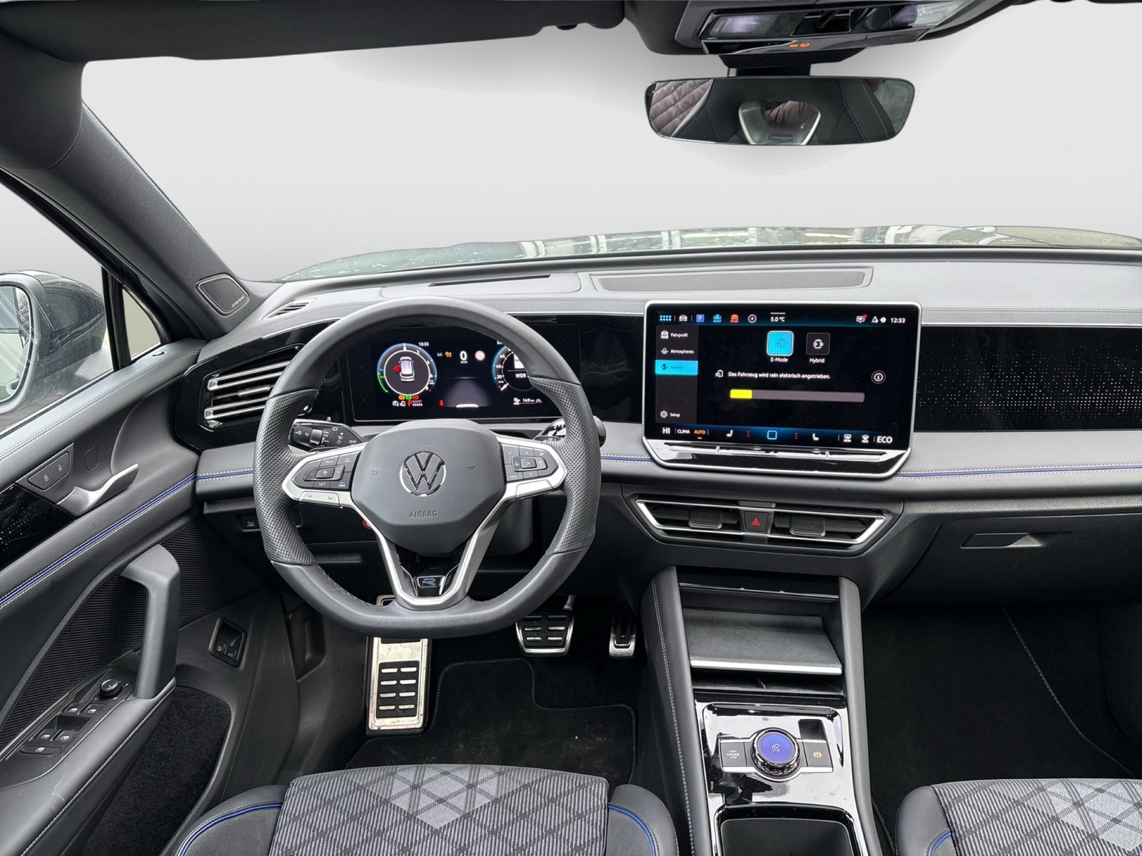 Volkswagen Tiguan 1.5 HYBRID R-LINE PANO AHK 360CAM LM19