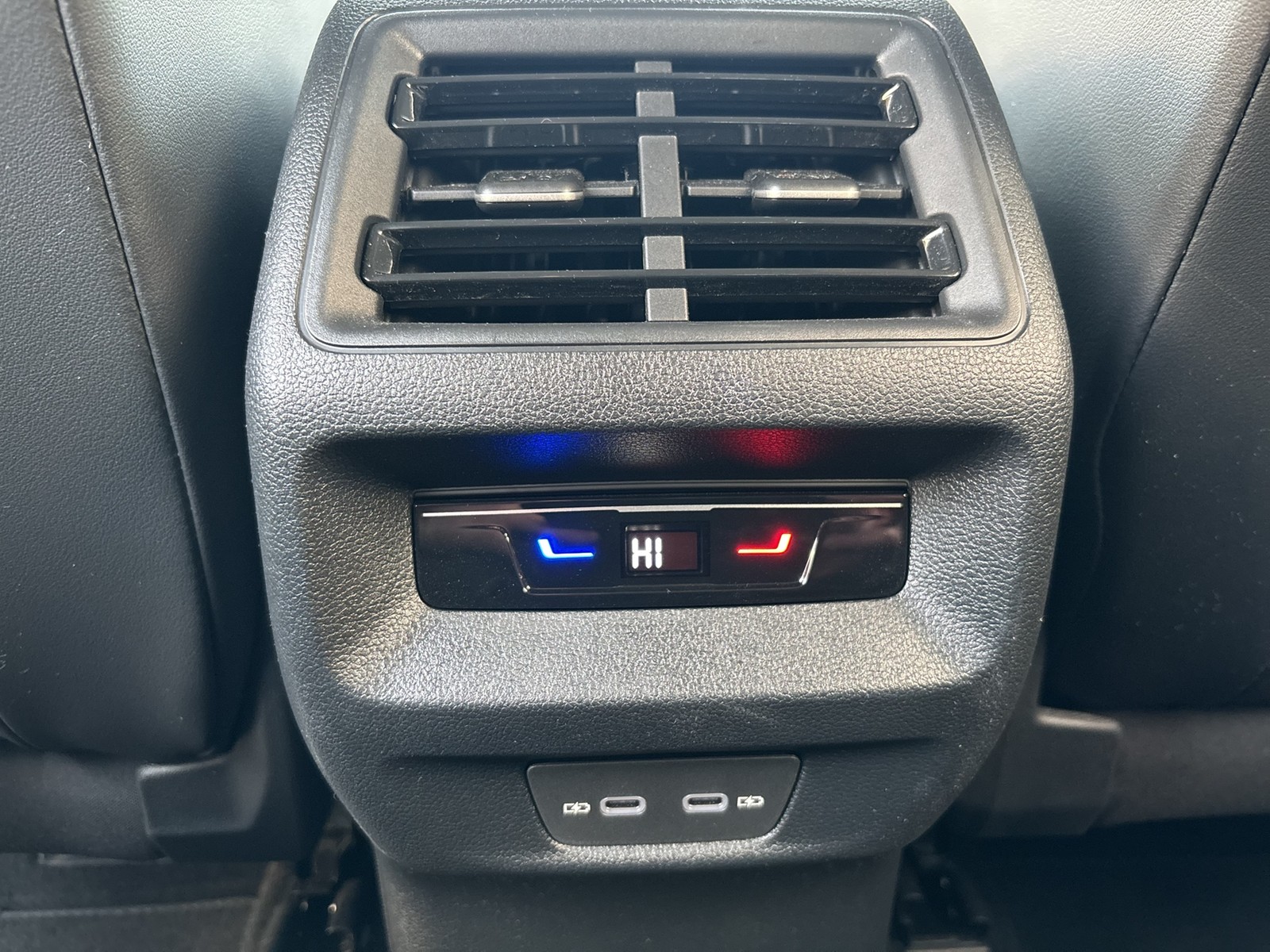 Volkswagen Tiguan 2.0 ELEGANCE 4X4 NEUES MODELL AHK 360°CAM