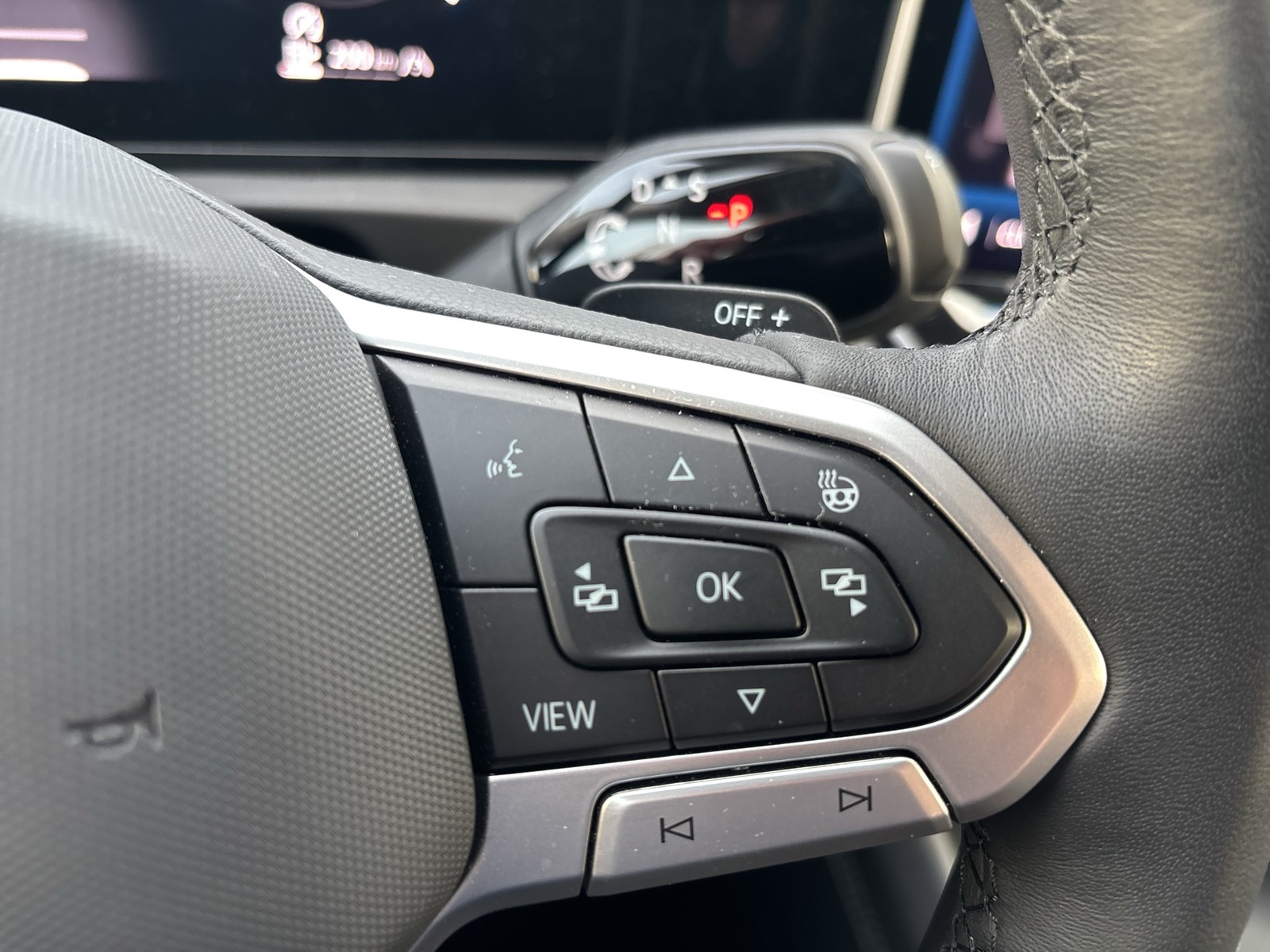 Volkswagen Tiguan 2.0 ELEGANCE 4X4 NEUES MODELL AHK 360°CAM