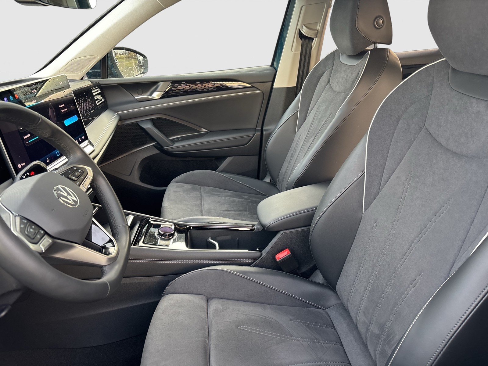 Volkswagen Tiguan 2.0 ELEGANCE 4X4 NEUES MODELL AHK 360°CAM