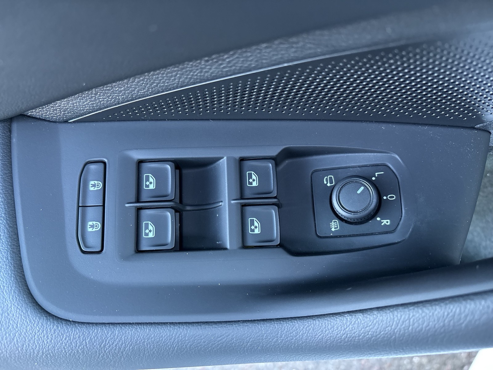 Volkswagen Passat Variant 1.5 eTSI BUSINESS AHK 360CAM ACC