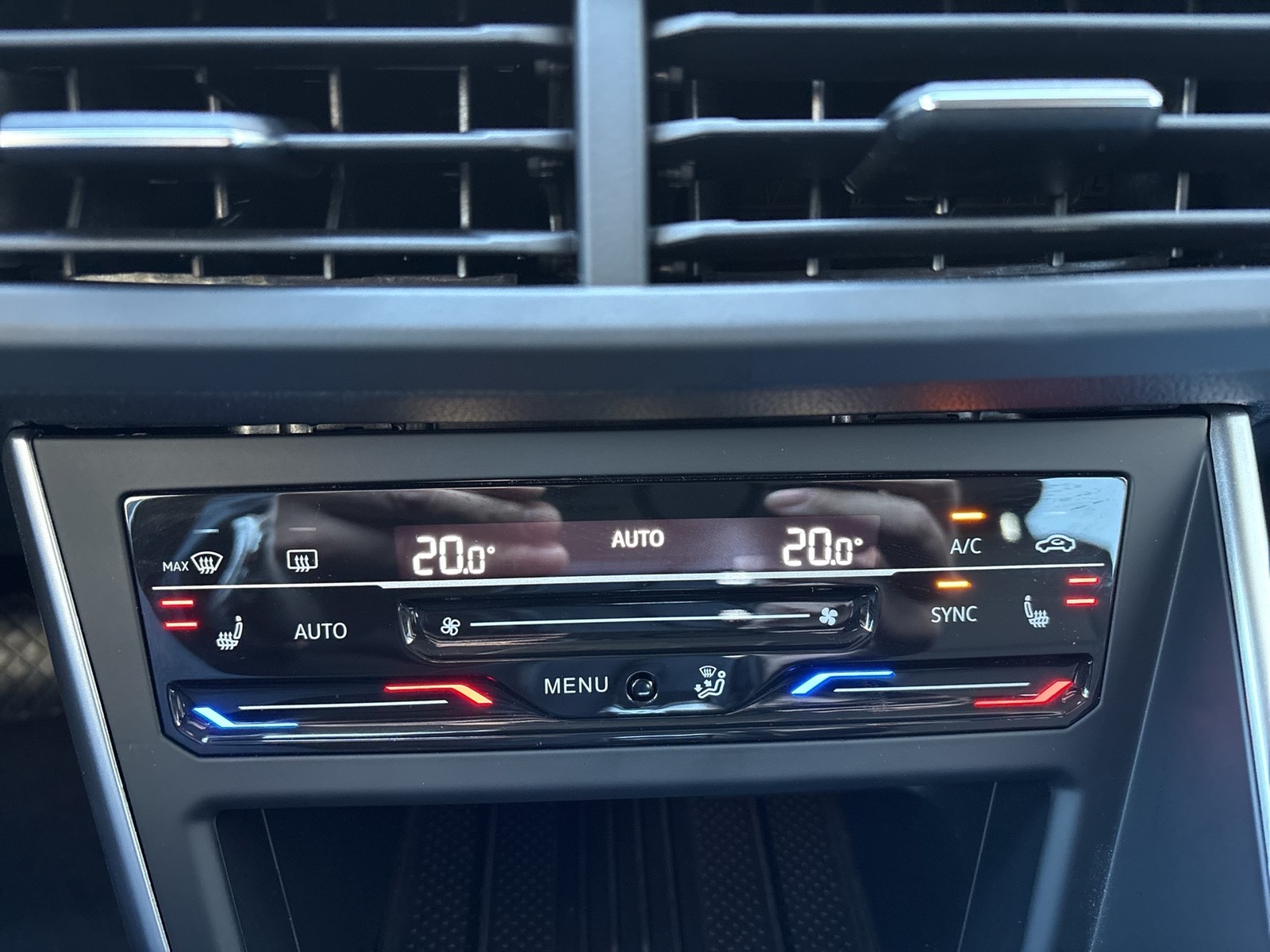 Volkswagen Taigo 1.5 LIFE ACC CARPLAY LM17 SITZHEIZUNG LED