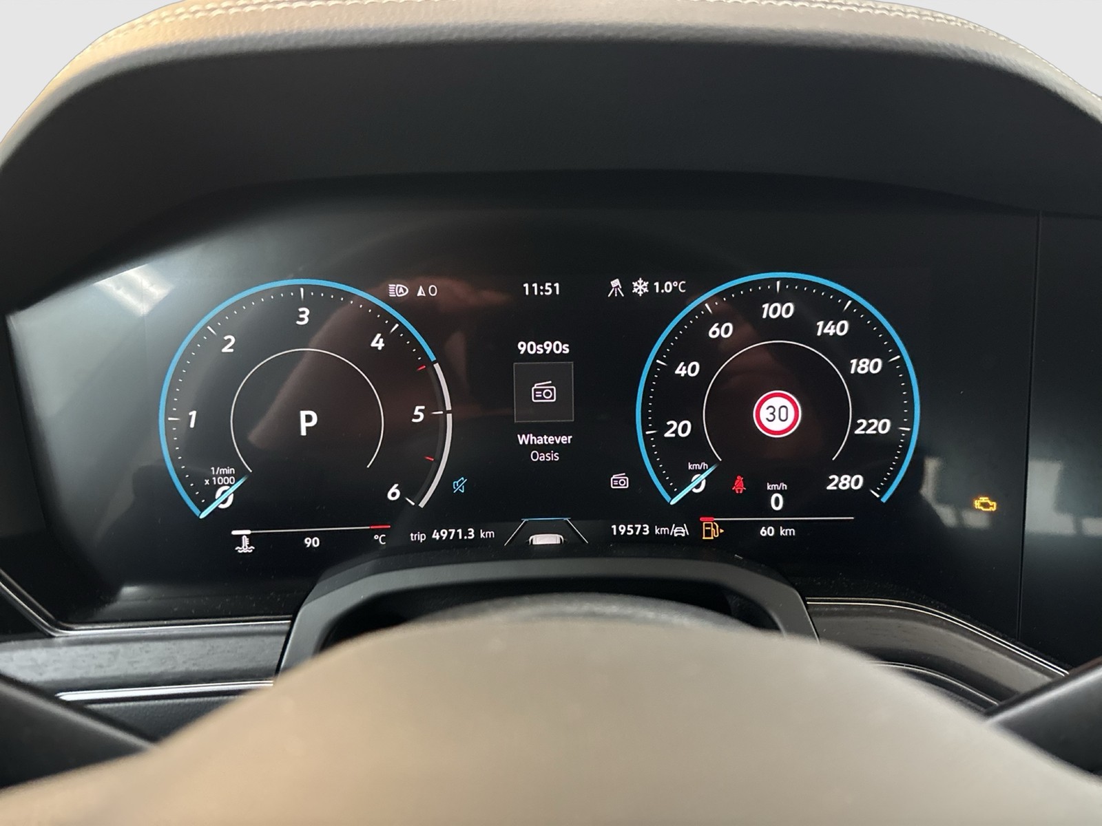 Volkswagen Touareg V6 NEUES MODELL AHK CAM ACC LUFTFEDERUNG