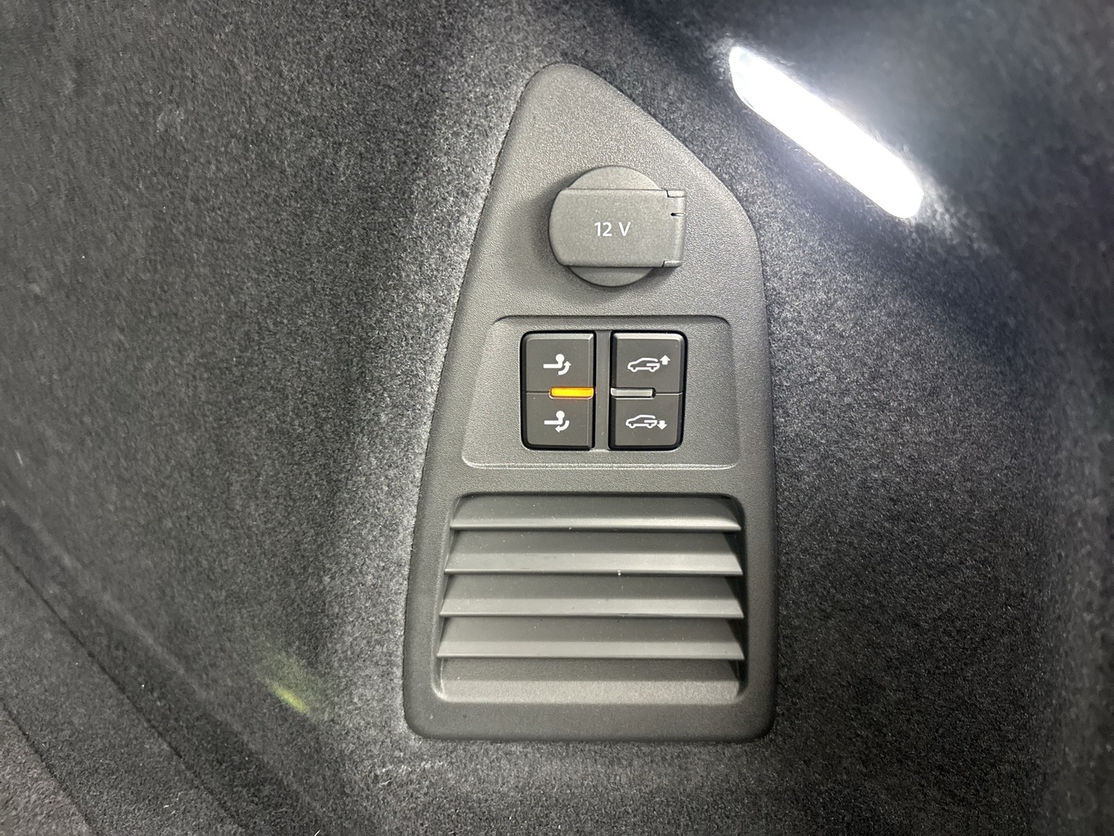 Volkswagen Touareg V6 NEUES MODELL AHK CAM ACC LUFTFEDERUNG