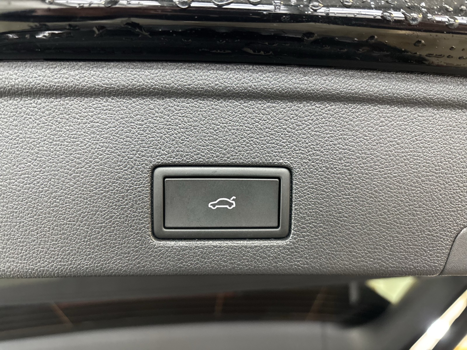 Volkswagen Touareg V6 NEUES MODELL AHK CAM ACC LUFTFEDERUNG