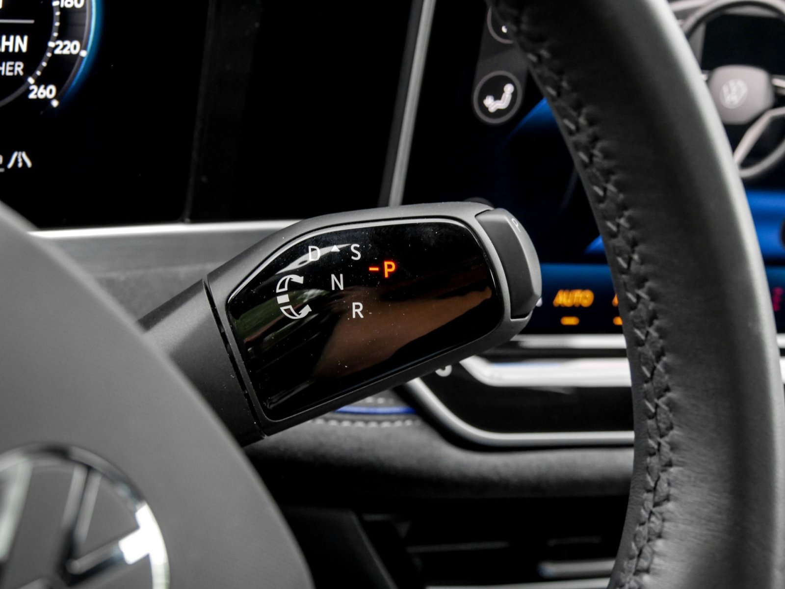 Volkswagen Passat Variant 2.0 R-LINE 4X4 NEUES MODELL PANO