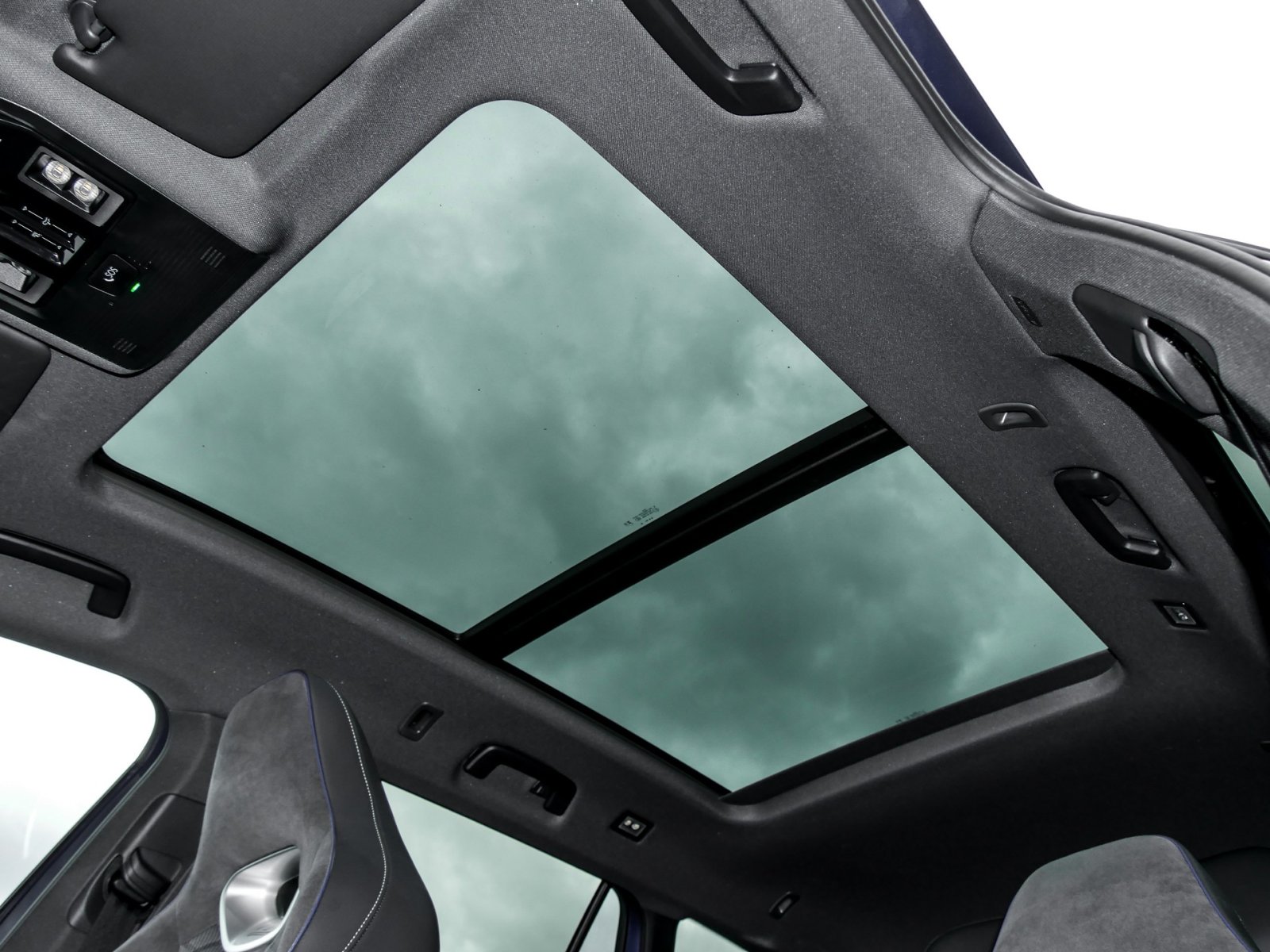 Volkswagen Passat Variant 2.0 R-LINE 4X4 NEUES MODELL PANO