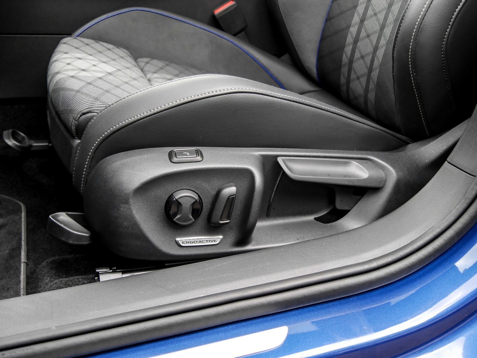 Volkswagen Passat Variant 2.0 R-LINE 4X4 NEUES MODELL PANO