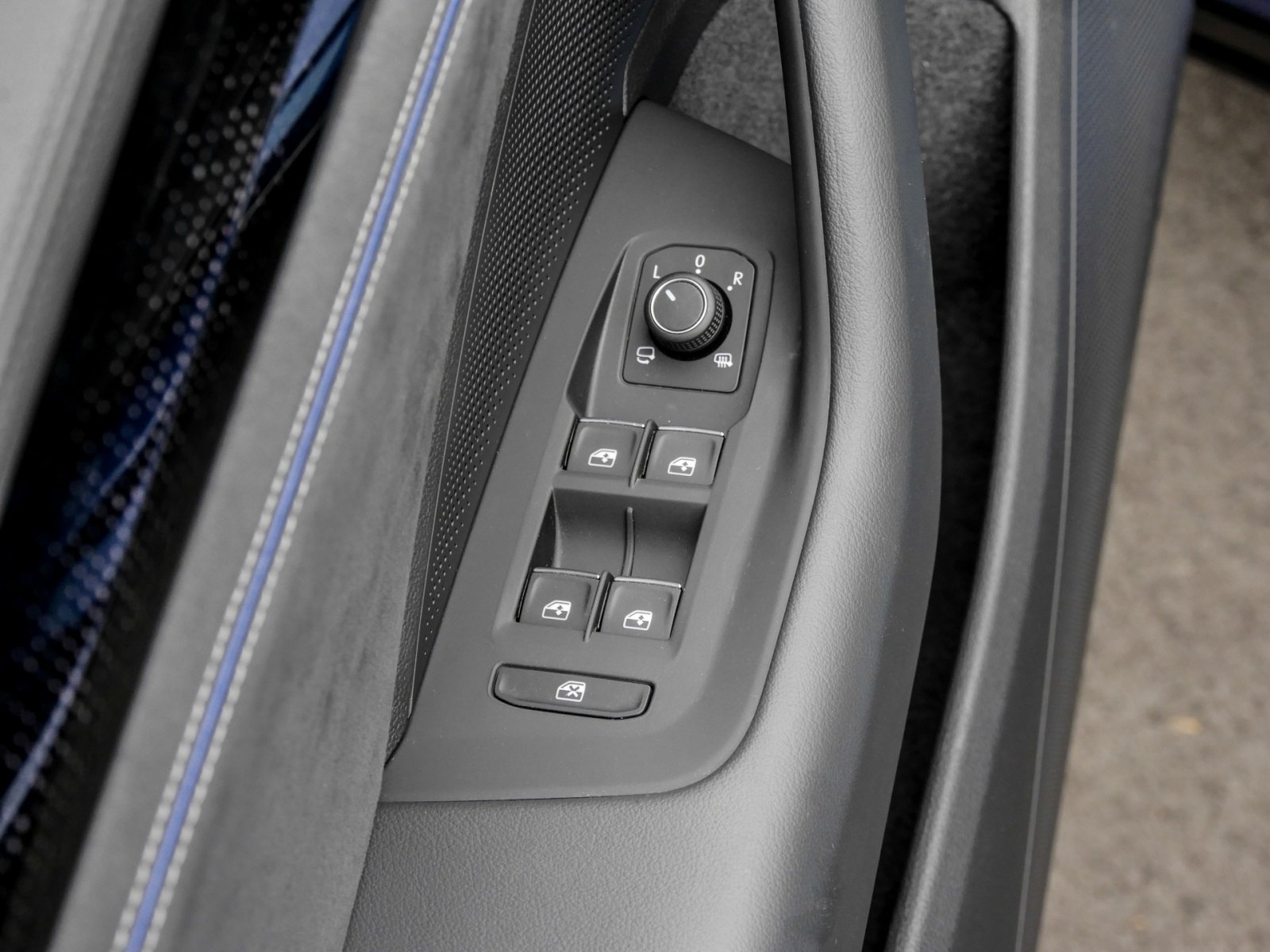 Volkswagen Passat Variant 2.0 R-LINE 4X4 NEUES MODELL PANO