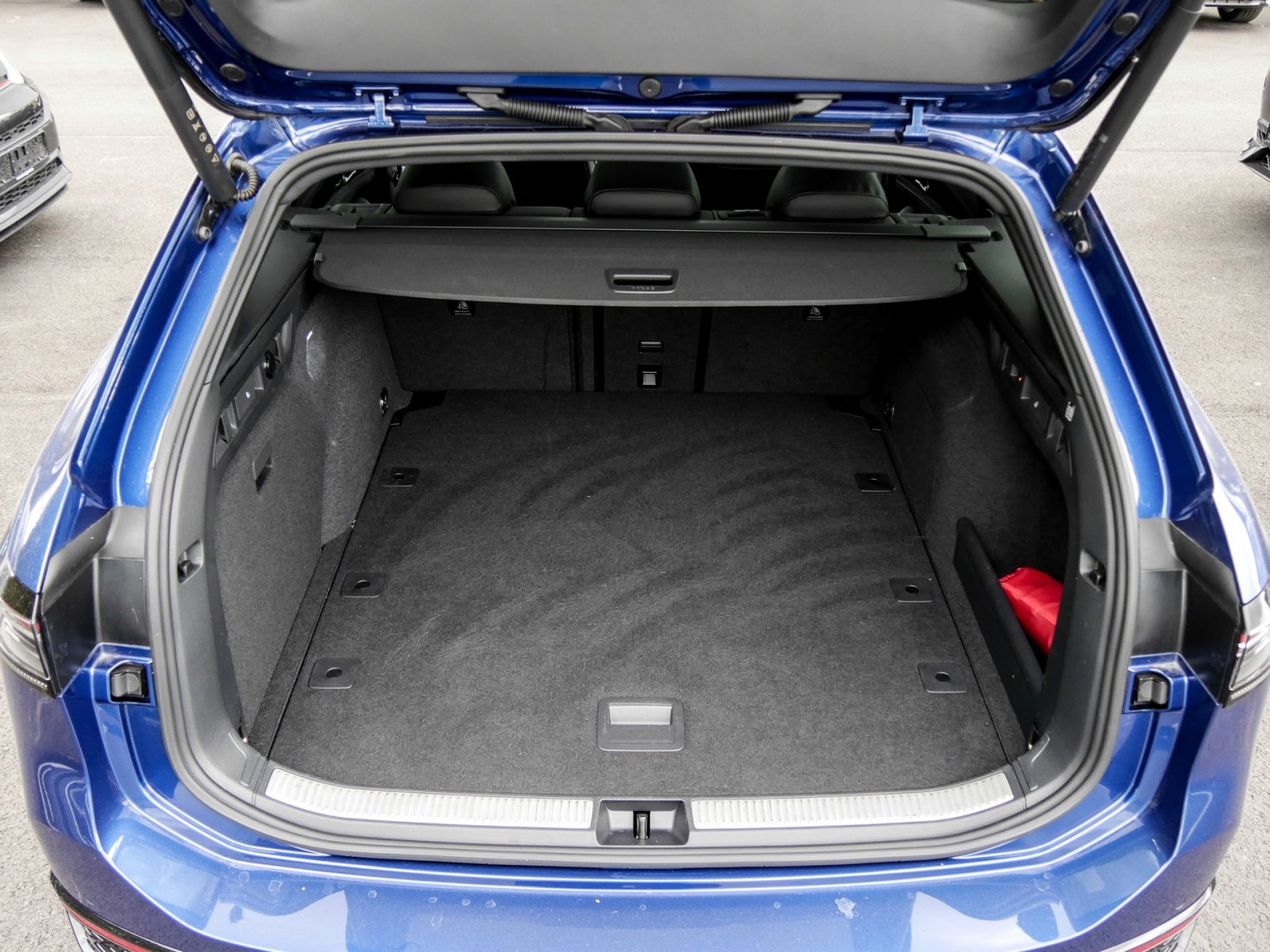 Volkswagen Passat Variant 2.0 R-LINE 4X4 NEUES MODELL PANO