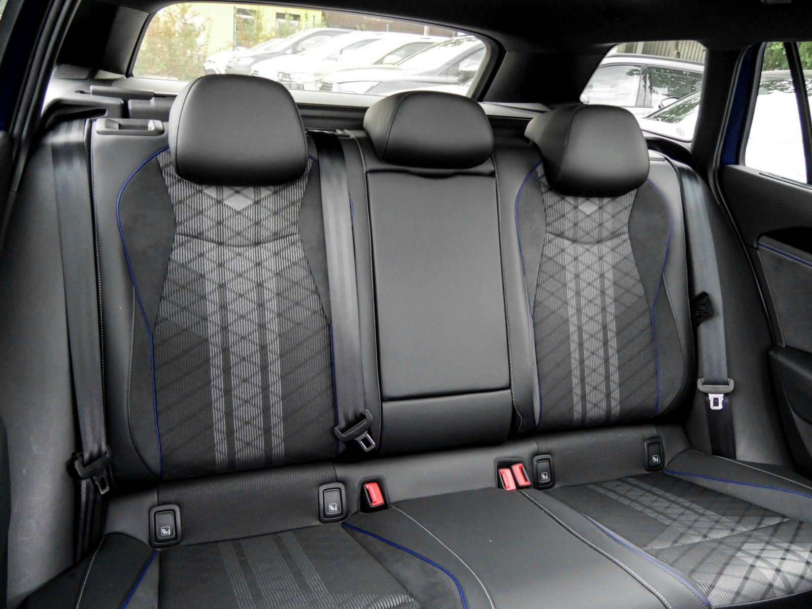 Volkswagen Passat Variant 2.0 R-LINE 4X4 NEUES MODELL PANO