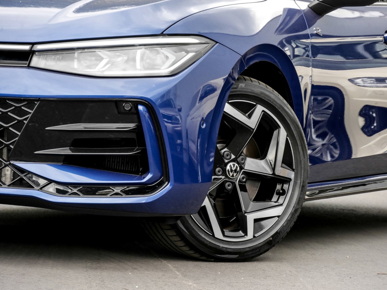 Volkswagen Passat Variant 2.0 R-LINE 4X4 NEUES MODELL PANO