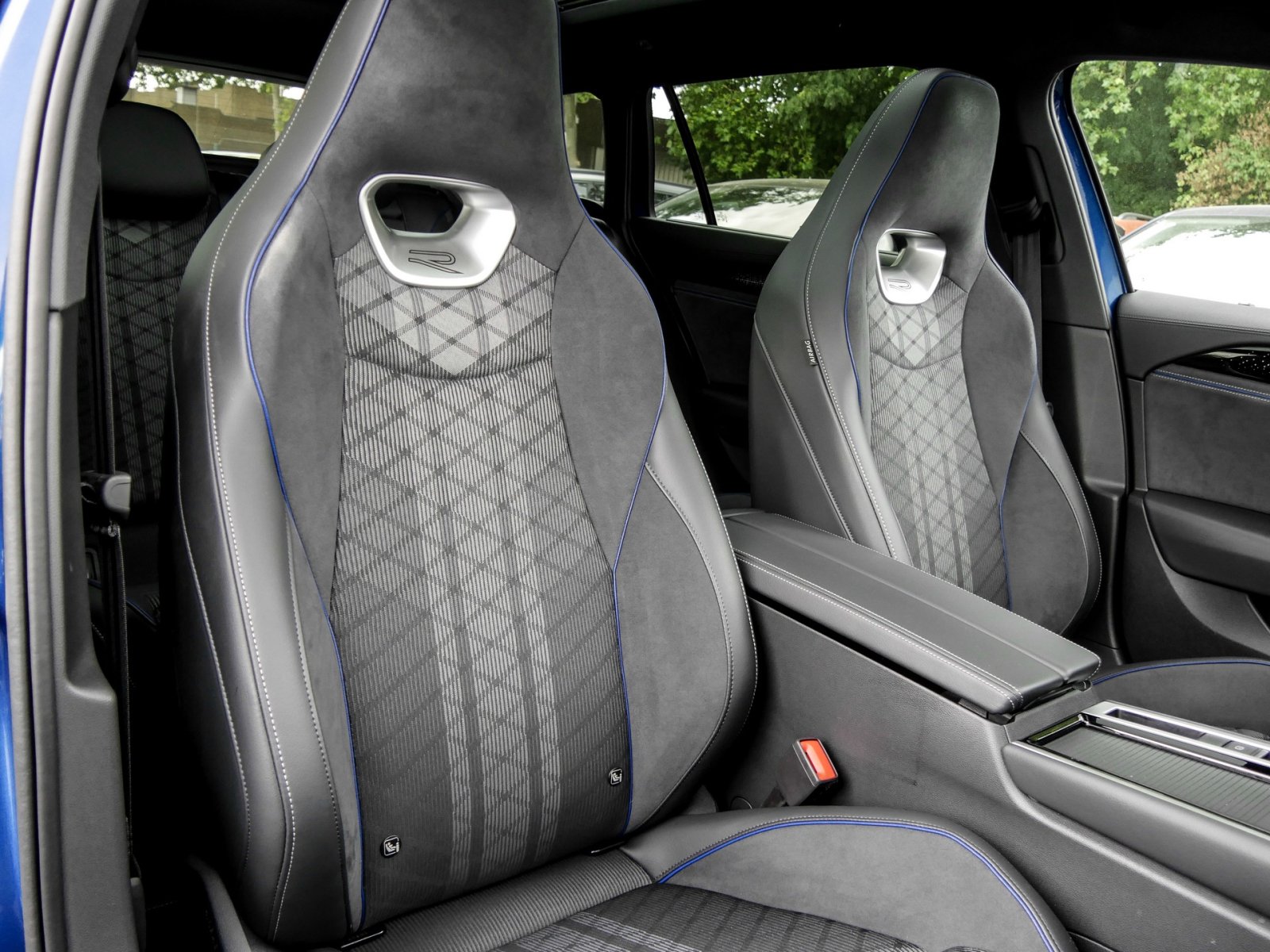 Volkswagen Passat Variant 2.0 R-LINE 4X4 NEUES MODELL PANO