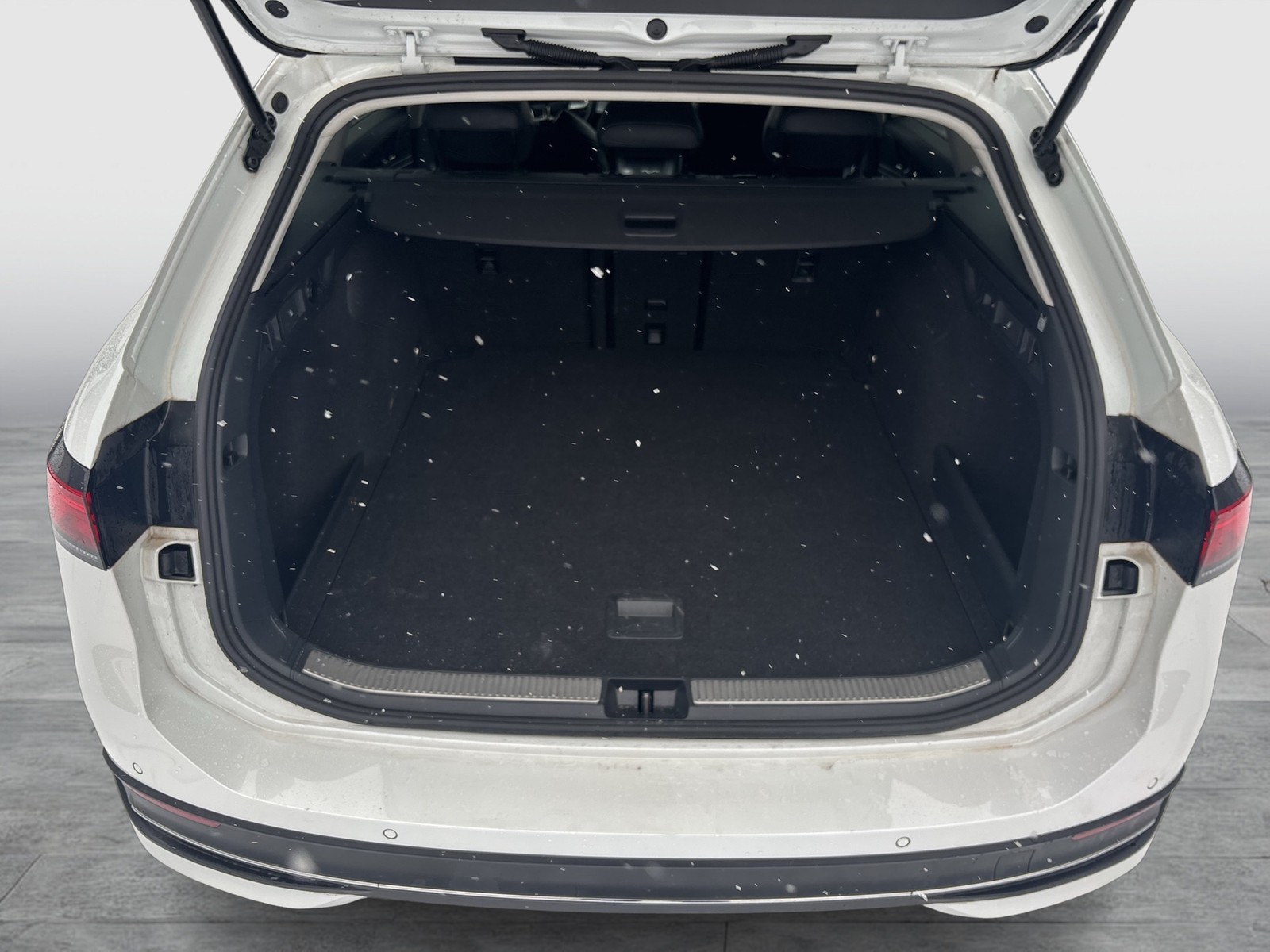 Volkswagen Passat Variant 1.5 eTSI BUSINESS NEUESMODELL AHK