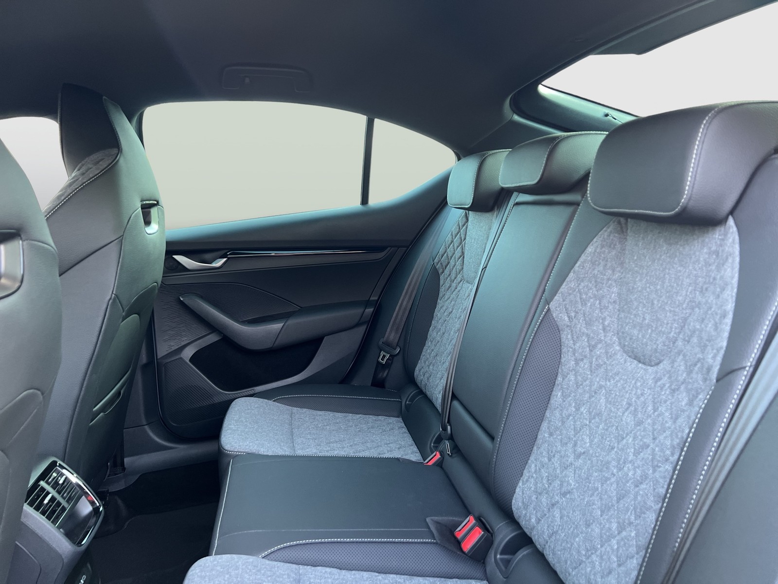 Skoda Octavia 1.5 e-TEC SPORTLINE CAM LM19 HEADUP NAVI