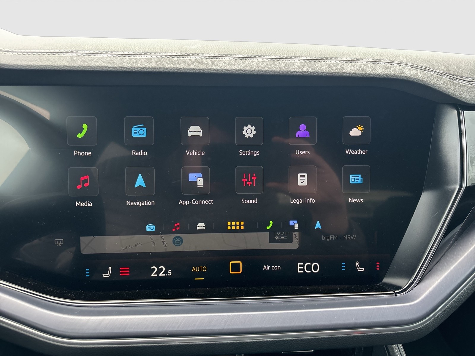 Volkswagen Touareg V6 R-LINE NEUES MODELL AHK CAM HEAD-UP