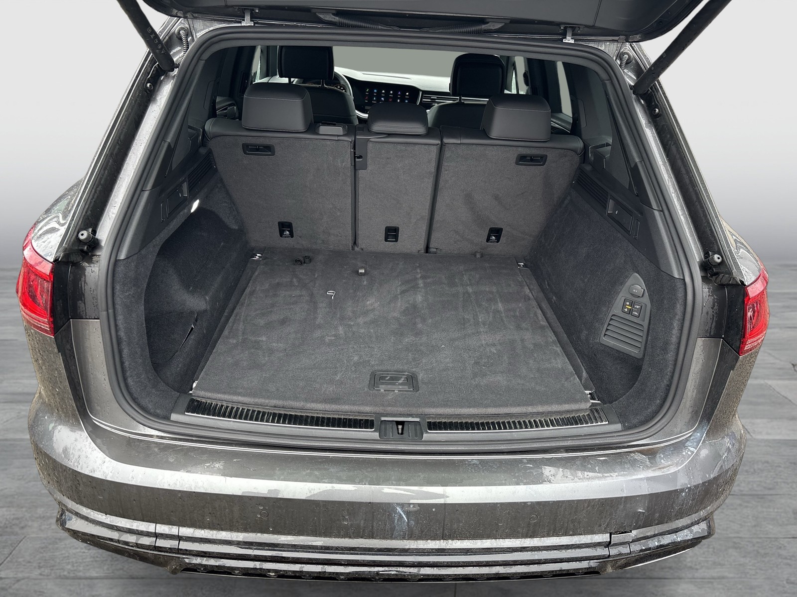 Volkswagen Touareg V6 R-LINE NEUES MODELL AHK CAM HEAD-UP