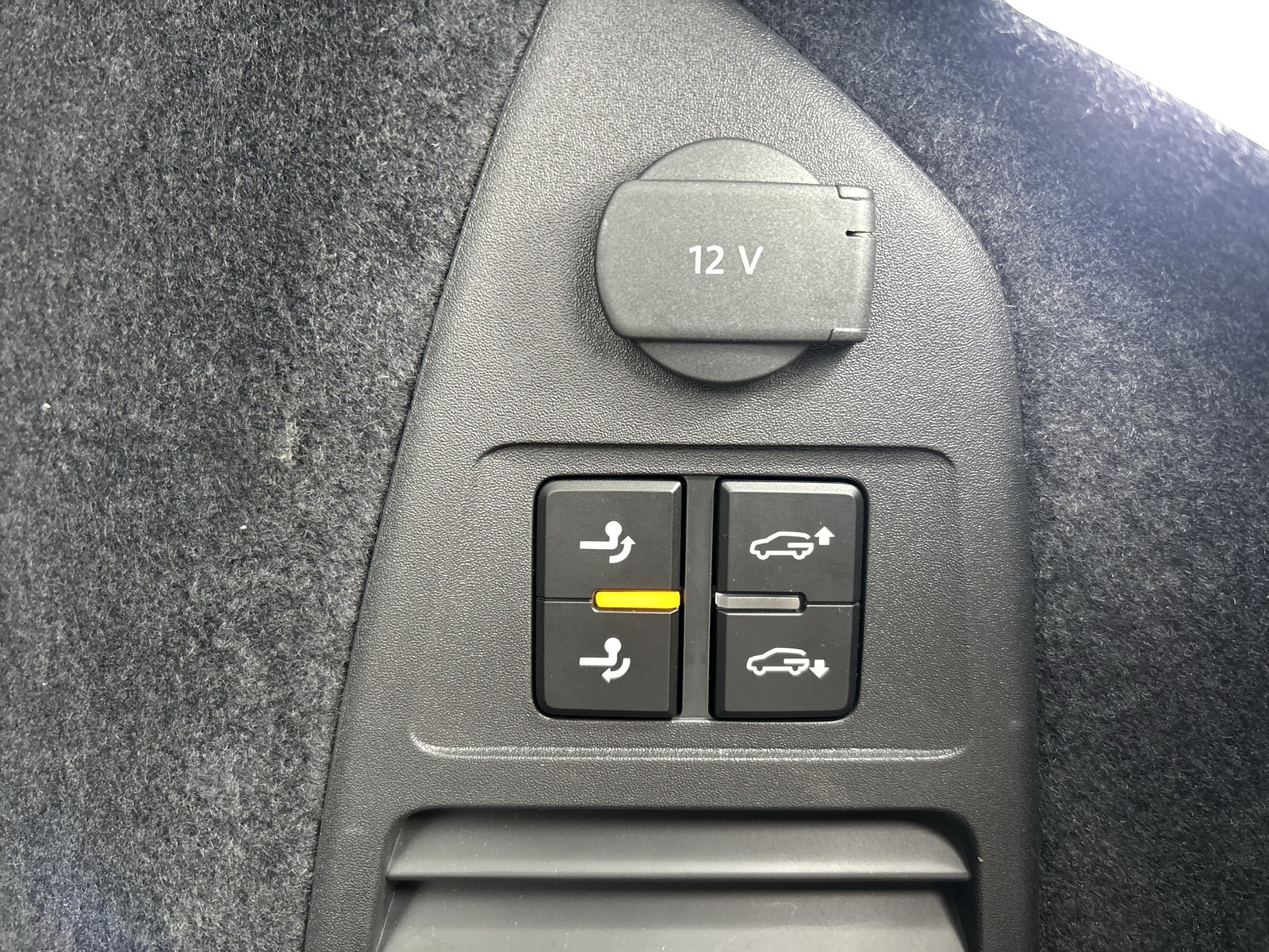 Volkswagen Touareg V6 R-LINE NEUES MODELL AHK CAM HEAD-UP