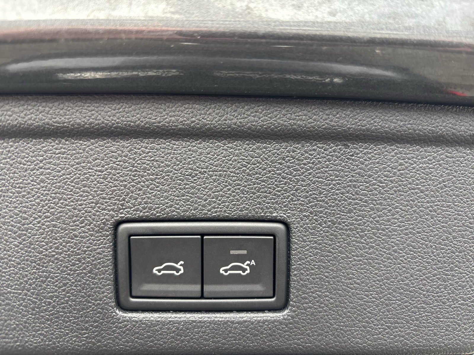 Volkswagen Touareg V6 R-LINE NEUES MODELL AHK CAM HEAD-UP