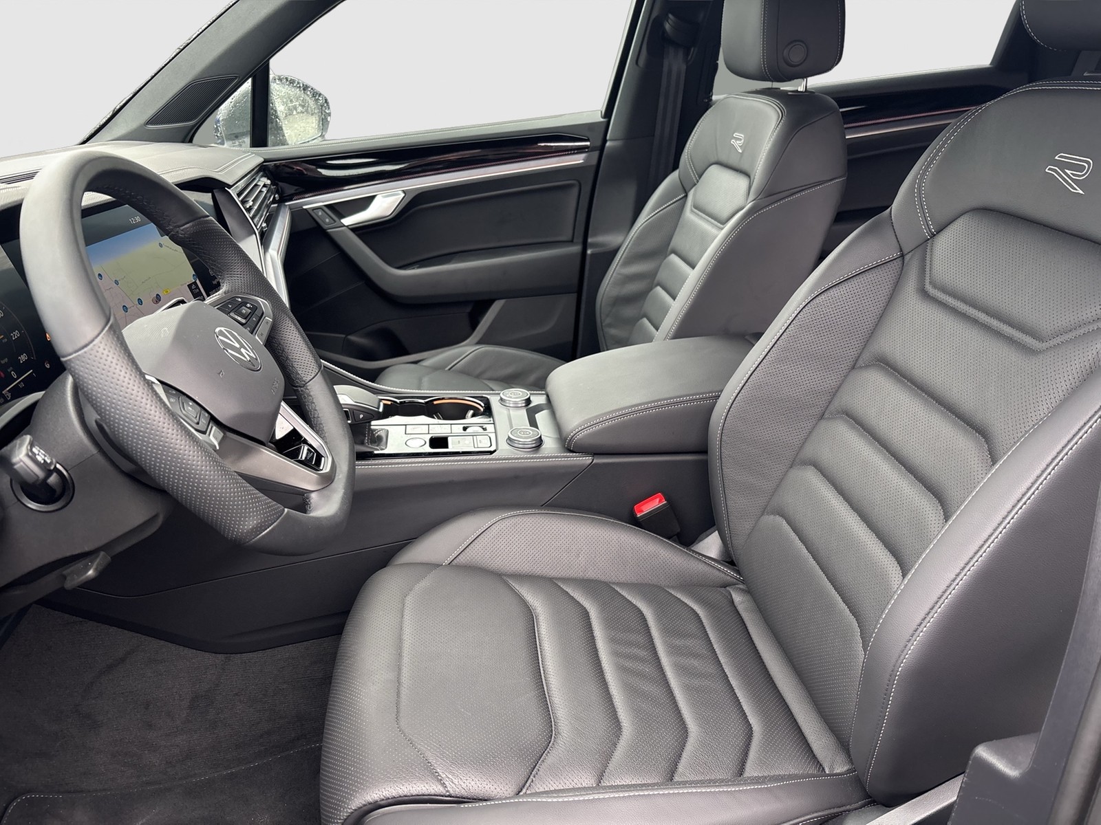 Volkswagen Touareg V6 R-LINE NEUES MODELL AHK CAM HEAD-UP