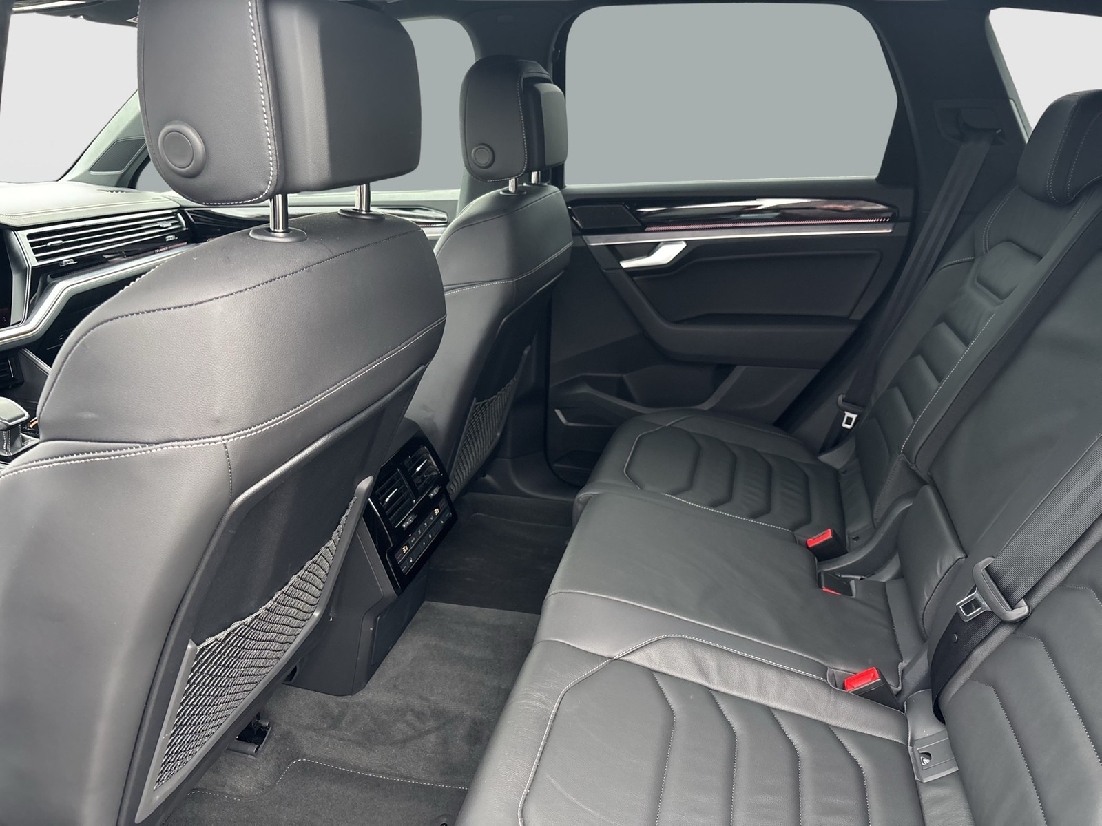 Volkswagen Touareg V6 R-LINE NEUES MODELL AHK CAM HEAD-UP