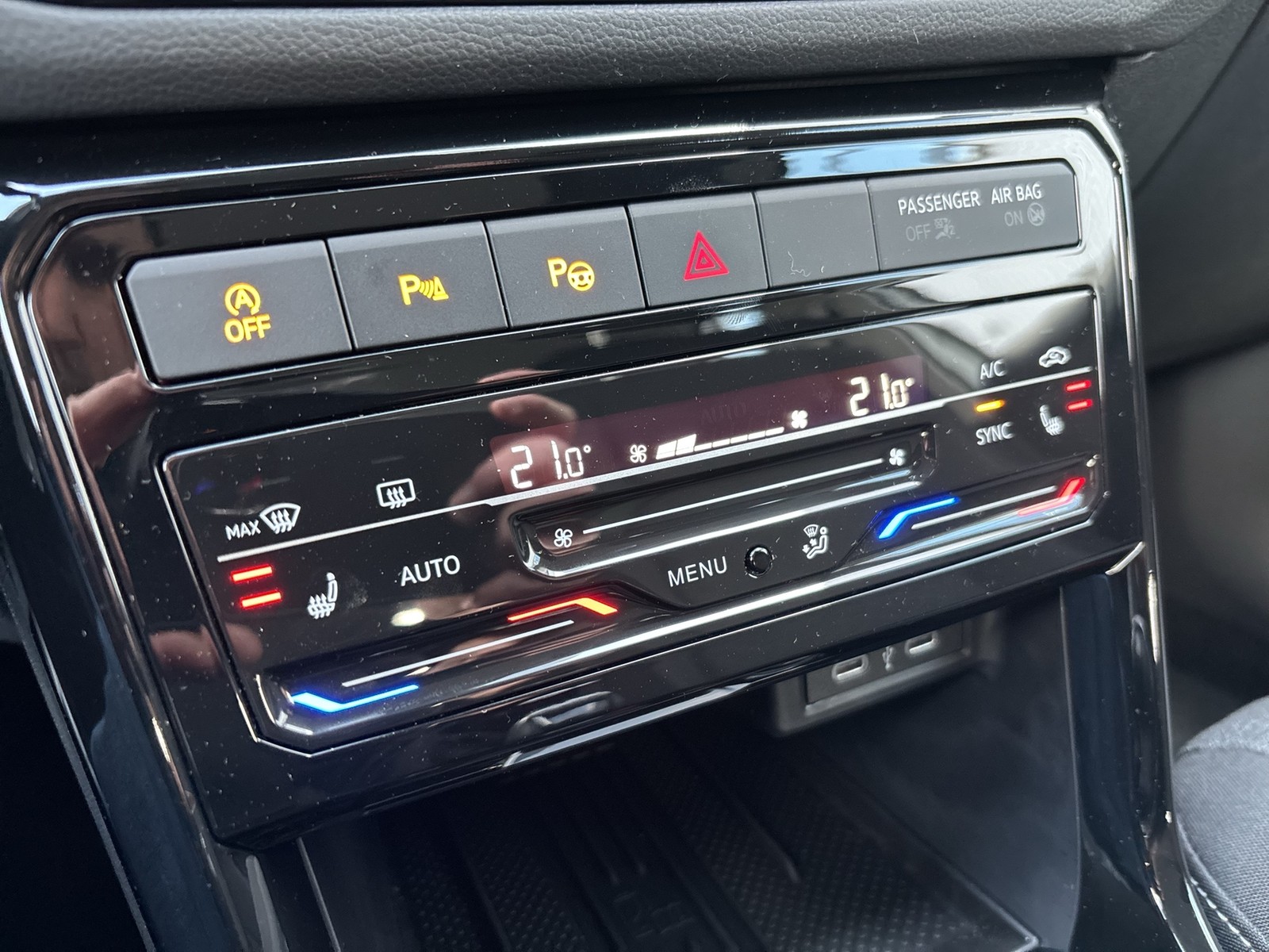 Volkswagen T-Cross 1.0 LIFE CAM ACC CARPLAY SITZHEIZUNG LED